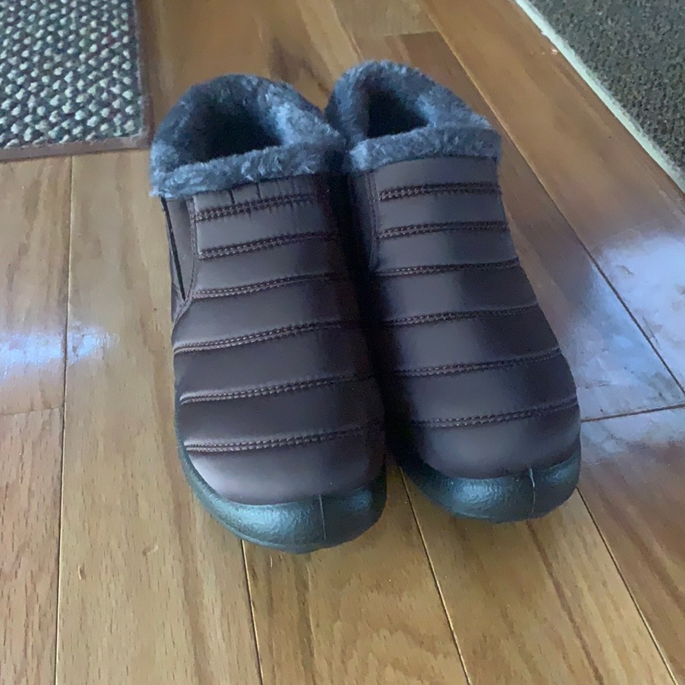 Warm, fur lined winter boots!!